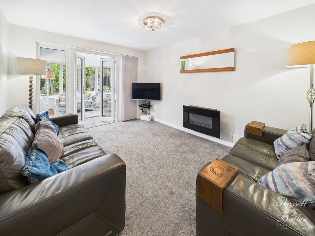 Property photo 3 of 24 Cam01995G0-Pr0354-Still004