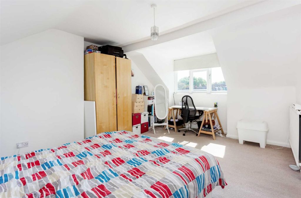 Property photo 3 of 10 Property-Photo-880