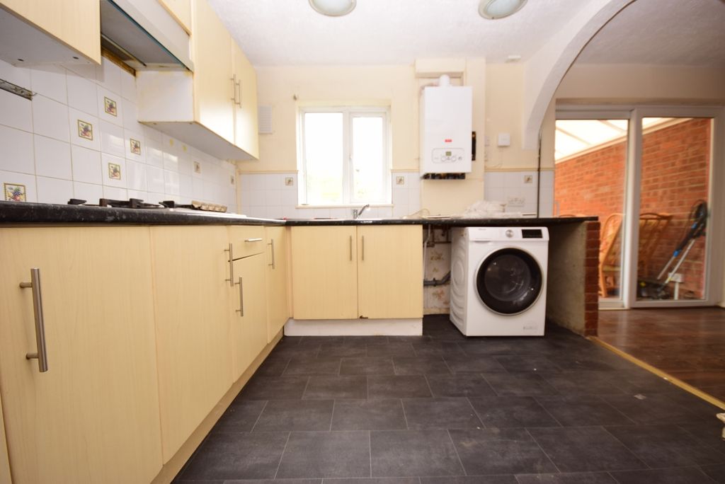 Property photo 1 of 10 Kitchen