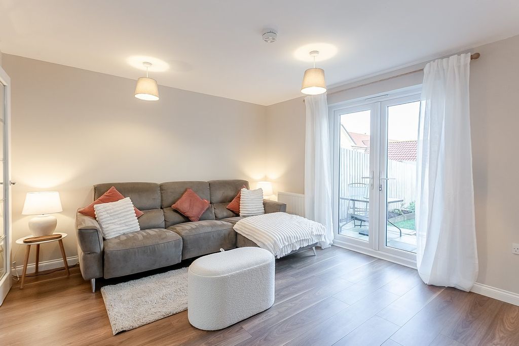 Property photo 3 of 27