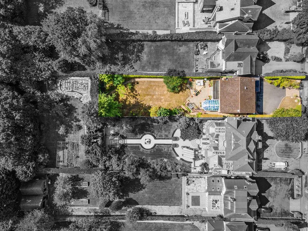 Property photo 3 of 27 33A Alderbrook Road_85 B&W.Jpg