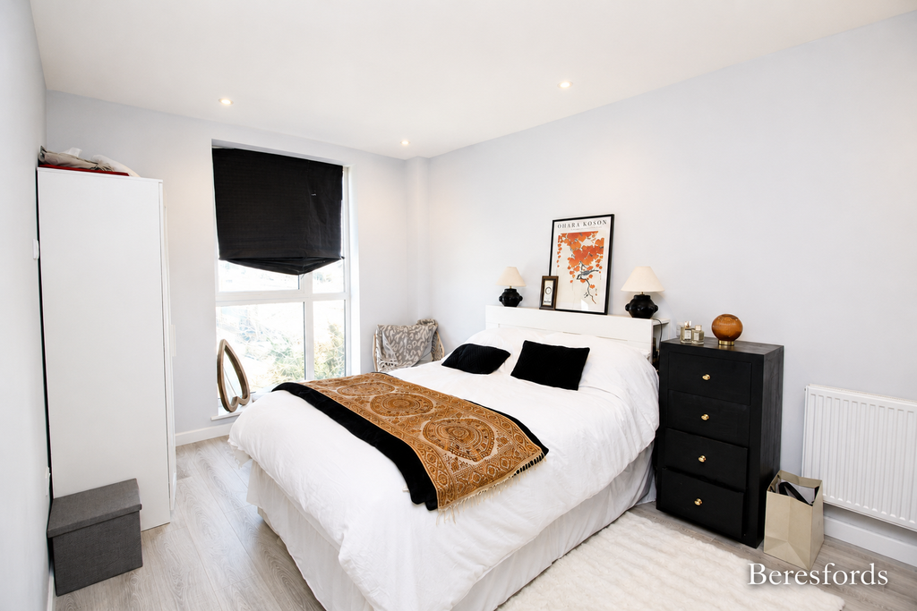 Property photo 3 of 8 Master Bedroom