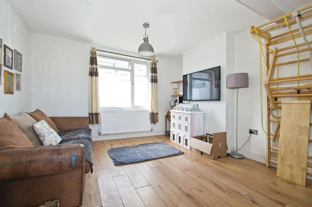 Property photo 3 of 16