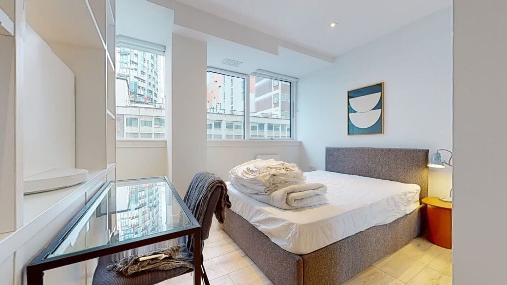 Property photo 3 of 17 Bedroom