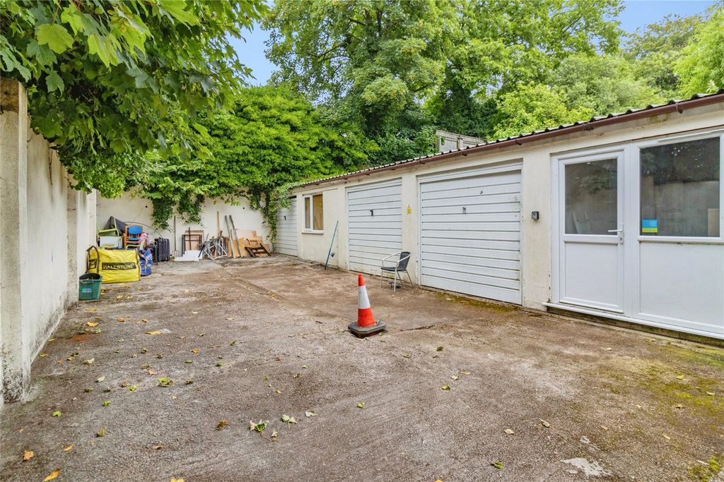 Property photo 2 of 32 Picture No. 05