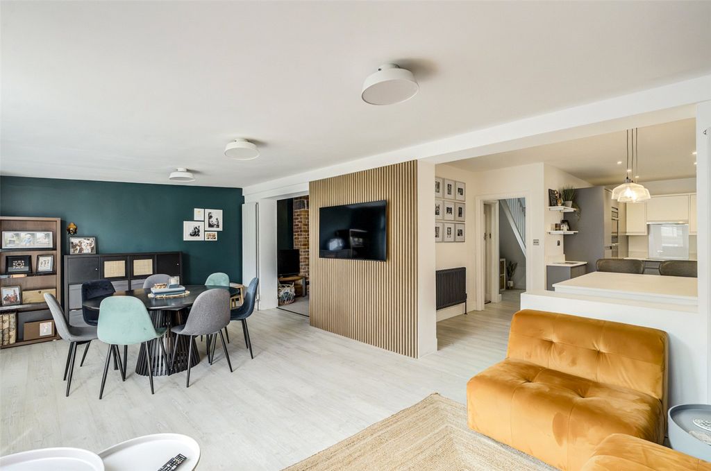 Property photo 2 of 22 Picture No. 28