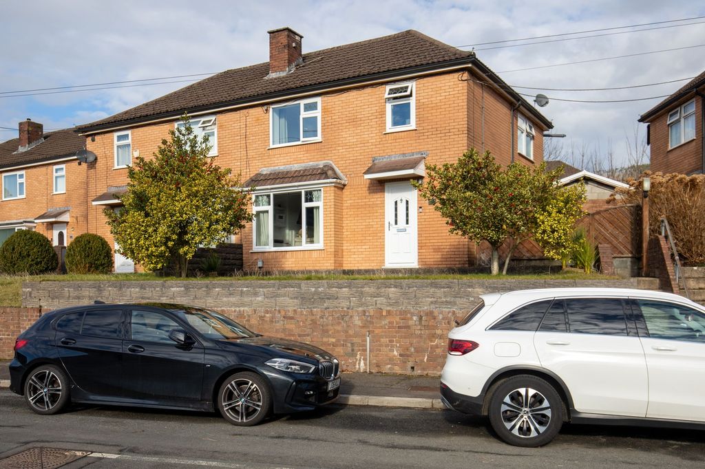 Property photo 1 of 32