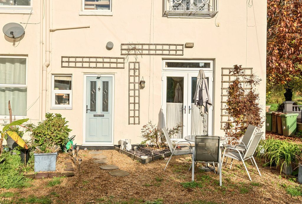 Property photo 3 of 9 1371403-7-68F7528...