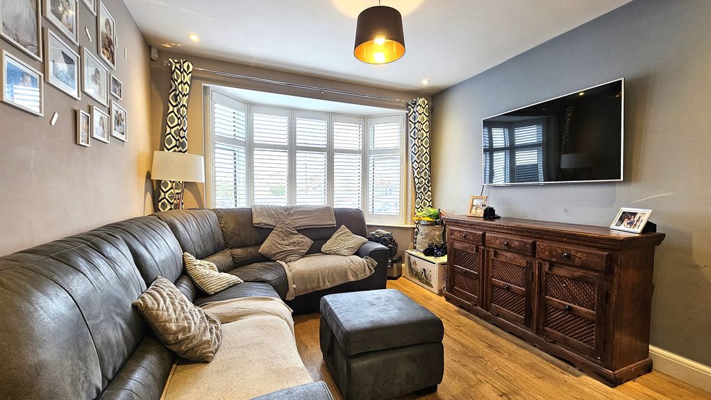 Property photo 2 of 24