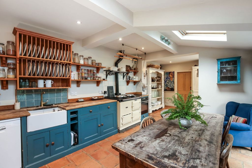 Property photo 2 of 26