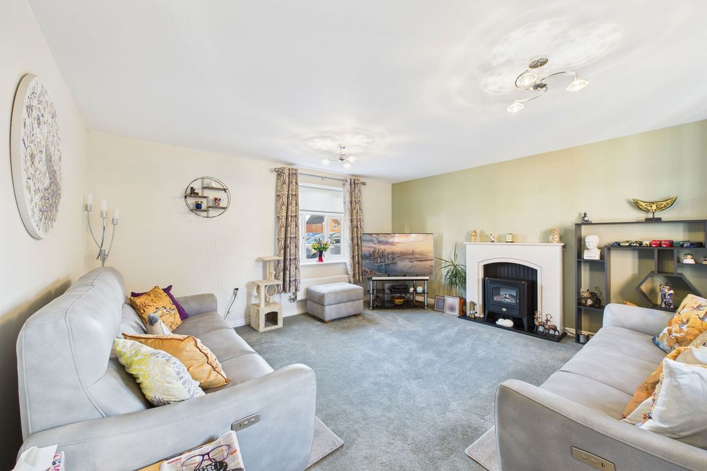 Property photo 2 of 31