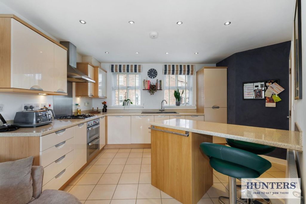 Property photo 2 of 22 96388_1-Station-Rise-Riccall (8) - Copy_Low.Jpg