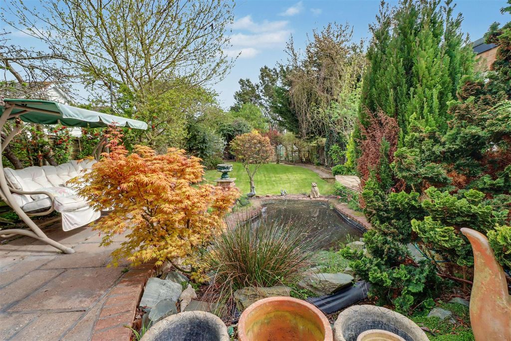 Property photo 2 of 21 10 Highcliffe Road-11.Jpg