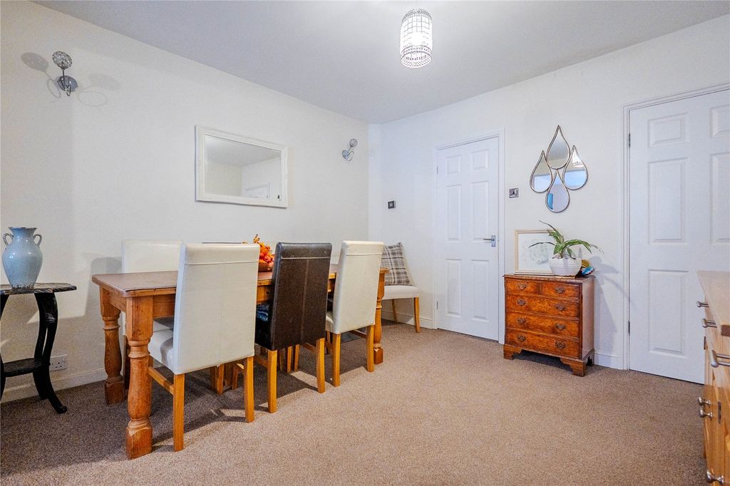 Property photo 3 of 14 Picture No. 11