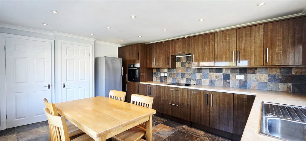 Property photo 2 of 17 Picture No. 40