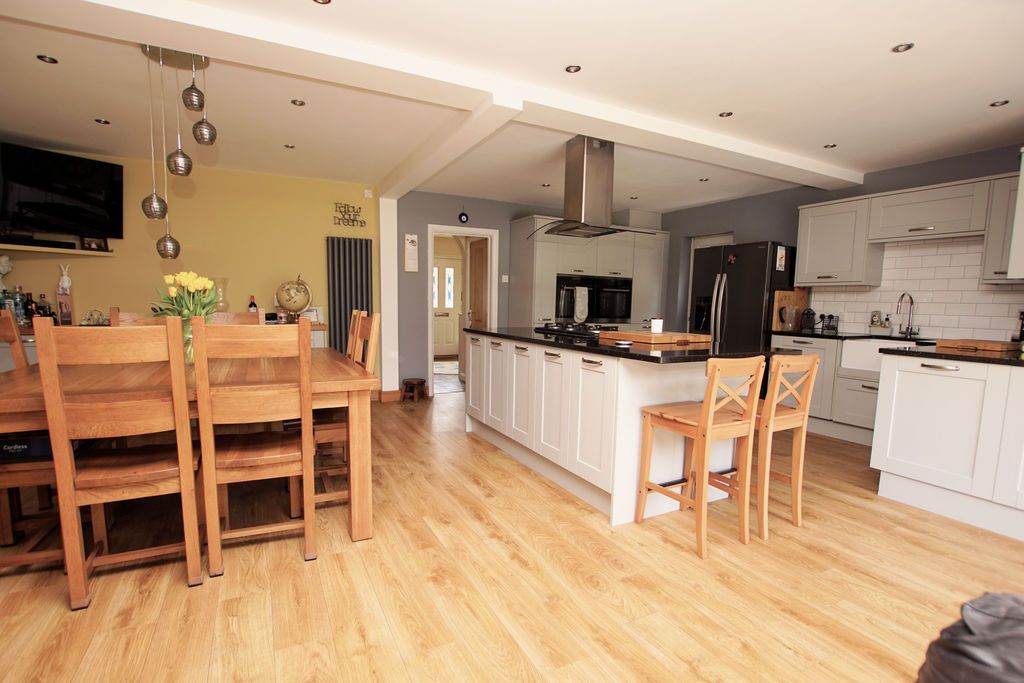 Property photo 2 of 19 Kitchen