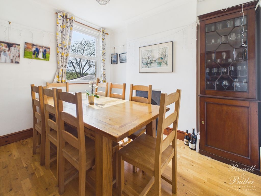 Property photo 3 of 20 Cam01995G0-Pr0438-Still003