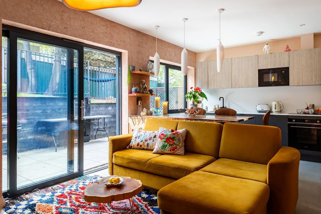 Property photo 2 of 11