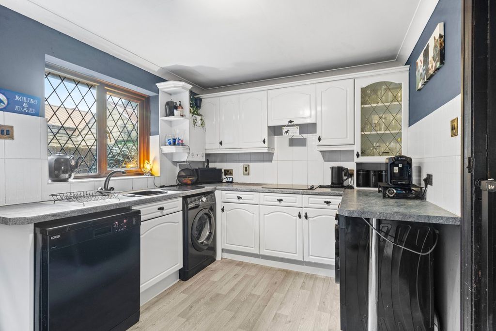 Property photo 2 of 34