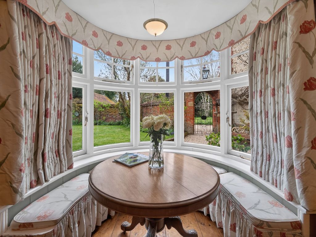 Property photo 3 of 23 Breakfast Nook