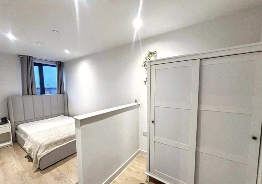 Property photo 3 of 18 Bedroom