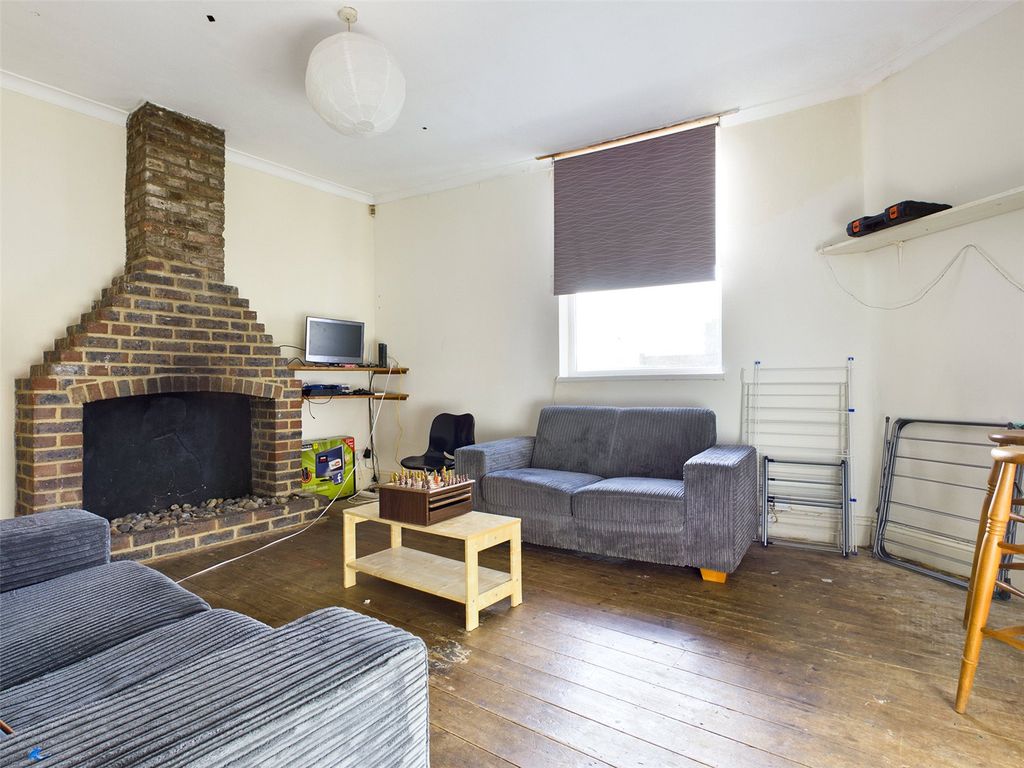 Property photo 2 of 10 Lounge