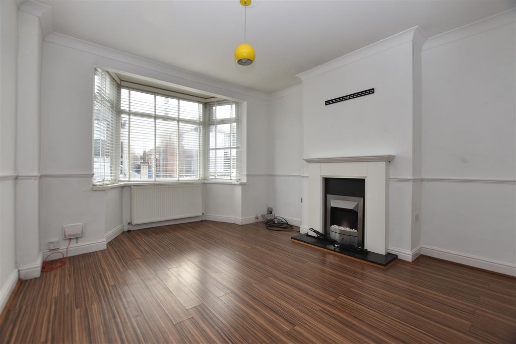 Property photo 2 of 14 Lounge