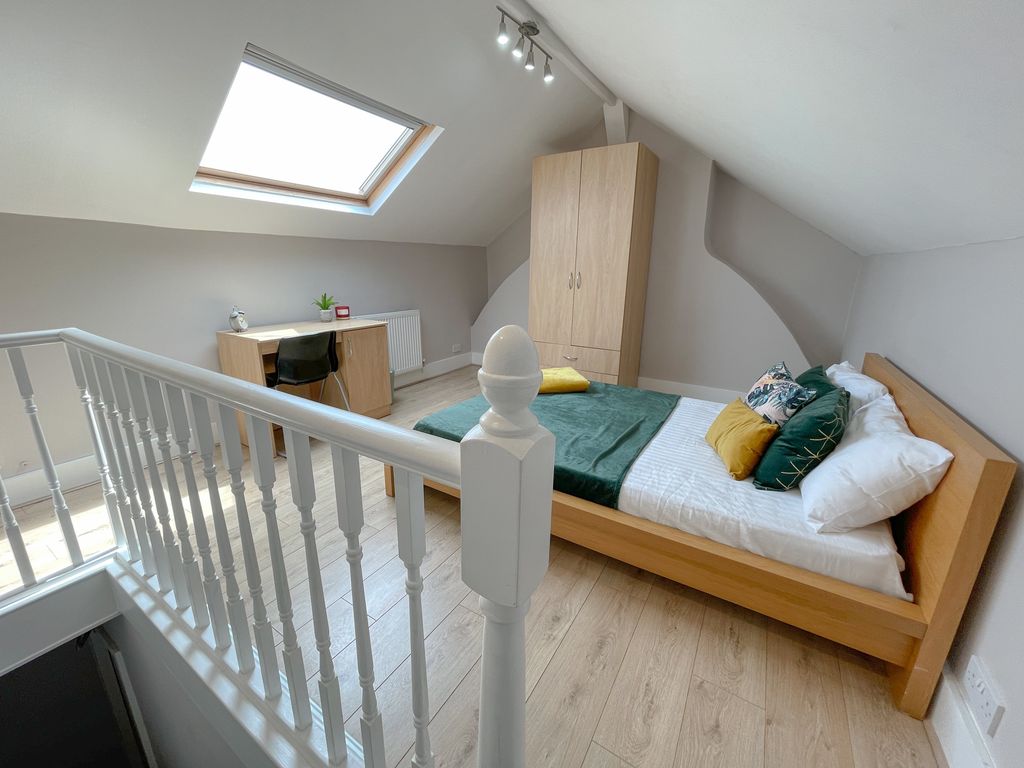 Property photo 2 of 11 53 Bagot(4)