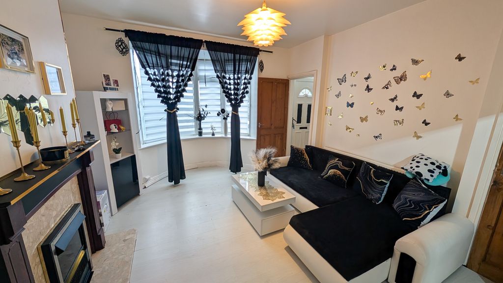 Property photo 3 of 12