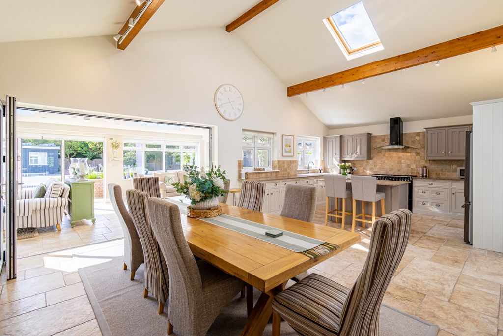 Property photo 3 of 53 4290135