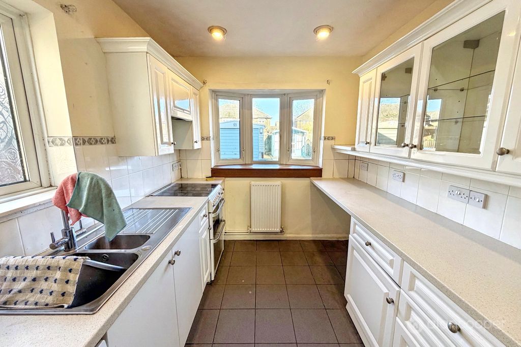 Property photo 3 of 12 4835015