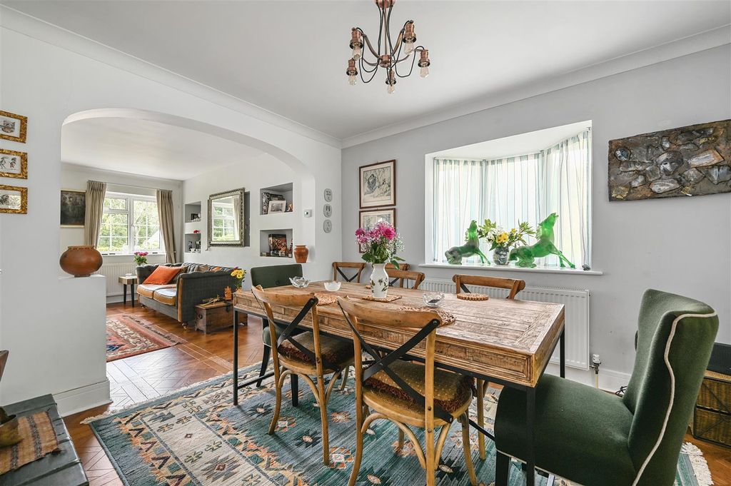 Property photo 3 of 35 1 Ewhurst Close (5).Jpg