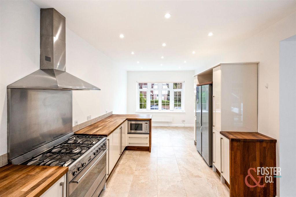 Property photo 2 of 23 Valley Drive_99-018.Jpg