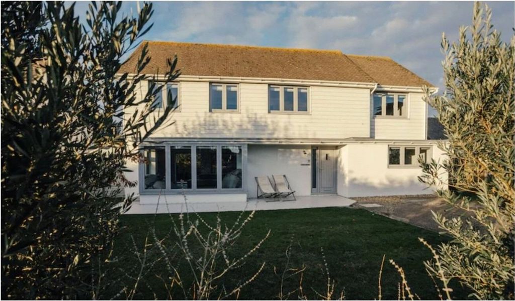 Property photo 1 of 18 Front View