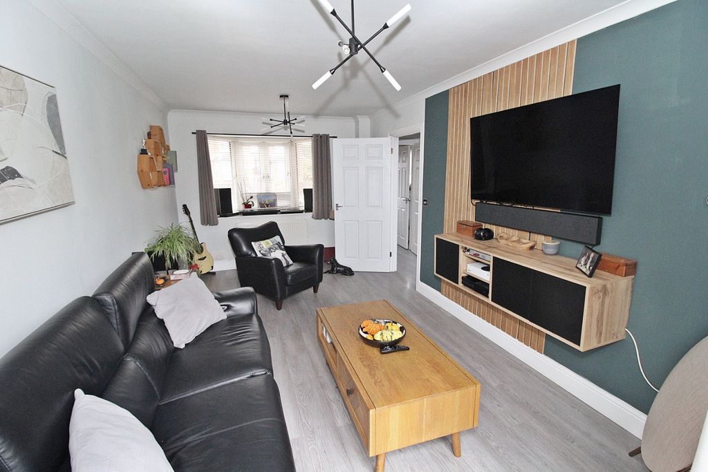 Property photo 3 of 14 4577506