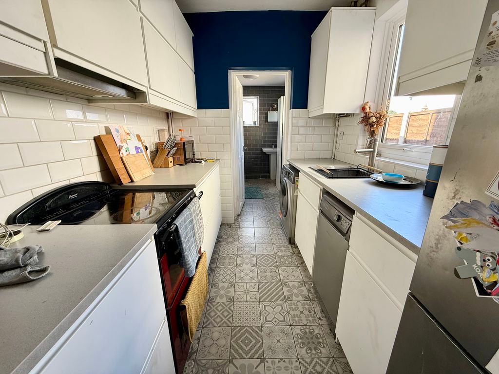 Property photo 3 of 14 Kitchen