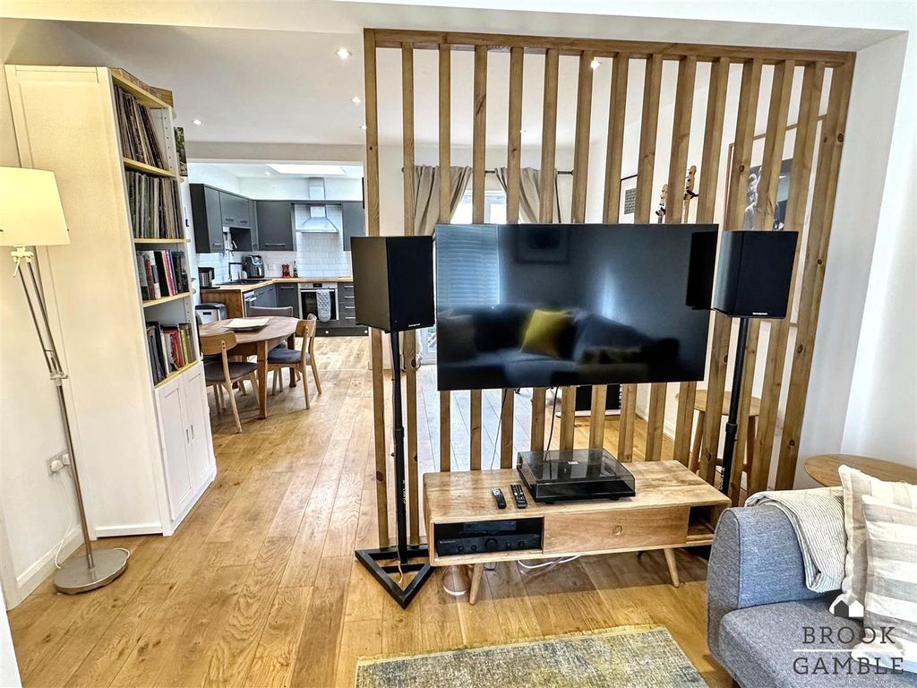 Property photo 3 of 20 01323 438506