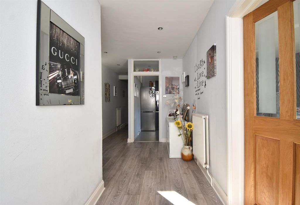 Property photo 2 of 9 Hallway