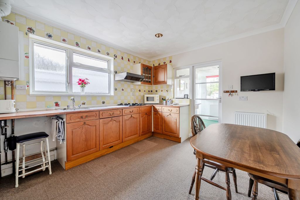 Property photo 3 of 16