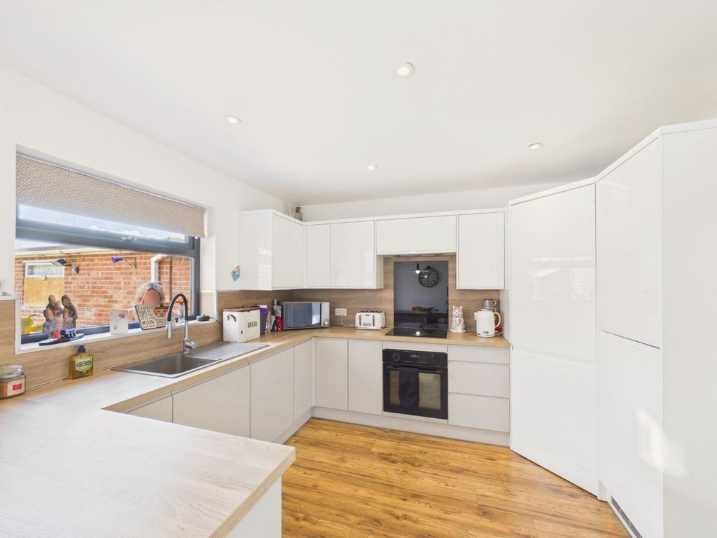 Property photo 2 of 17 5278262