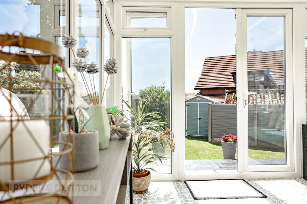Property photo 3 of 35 Conservatory