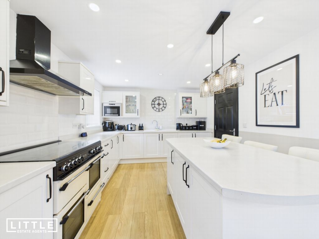 Property photo 3 of 51 Photo 13