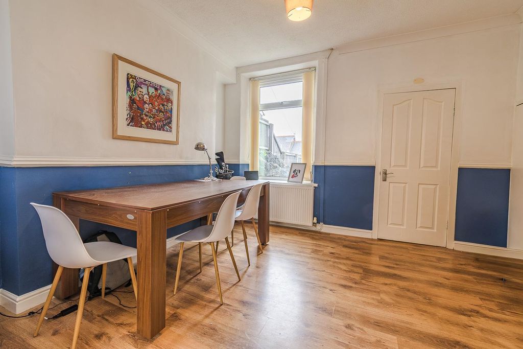 Property photo 3 of 19 Dining Room