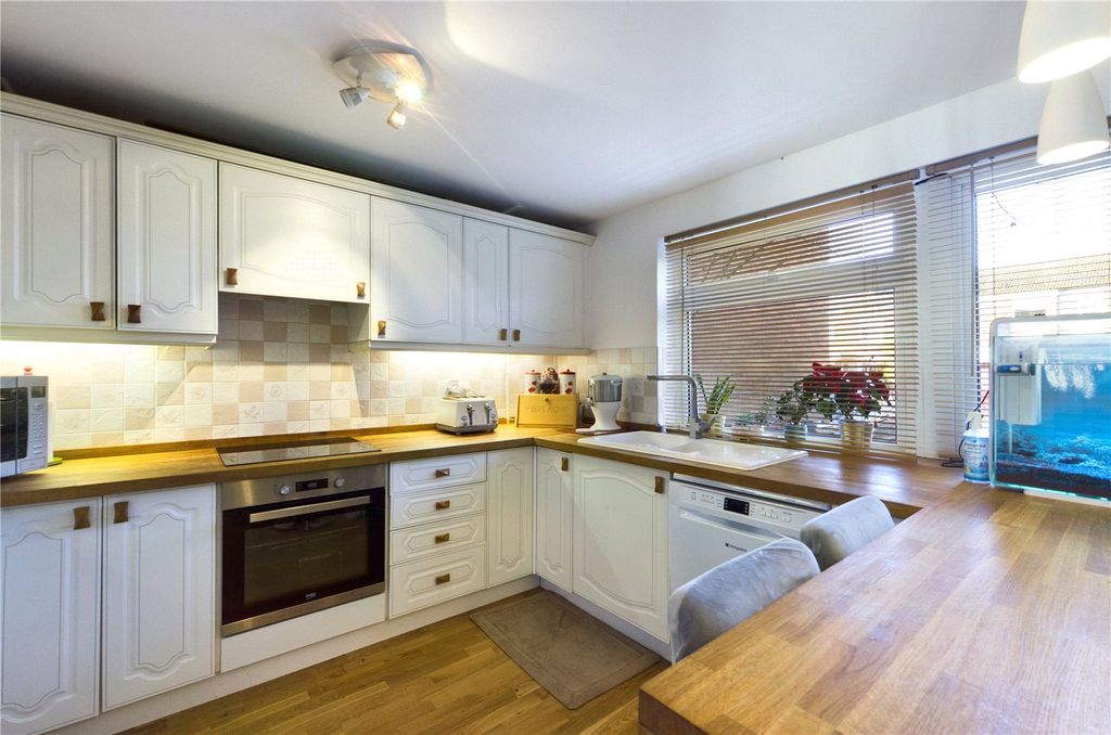 Property photo 3 of 13 Kitchen