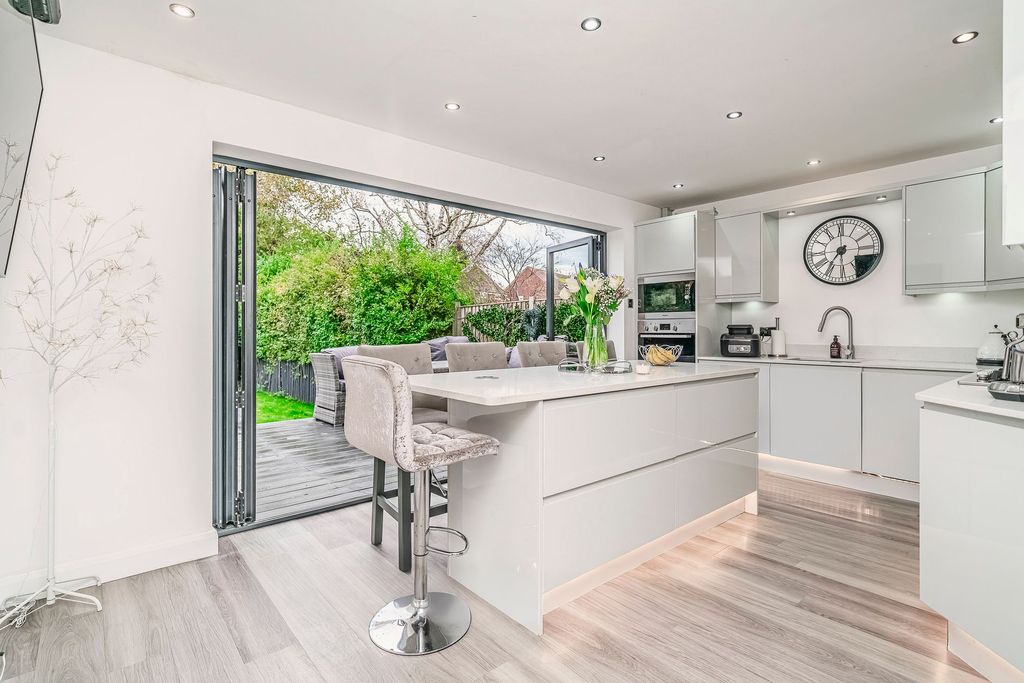 Property photo 3 of 40