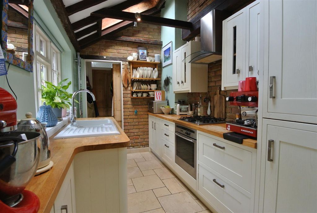 Property photo 1 of 20 Kitchen