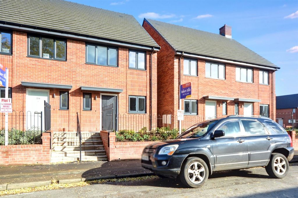 Property photo 2 of 18