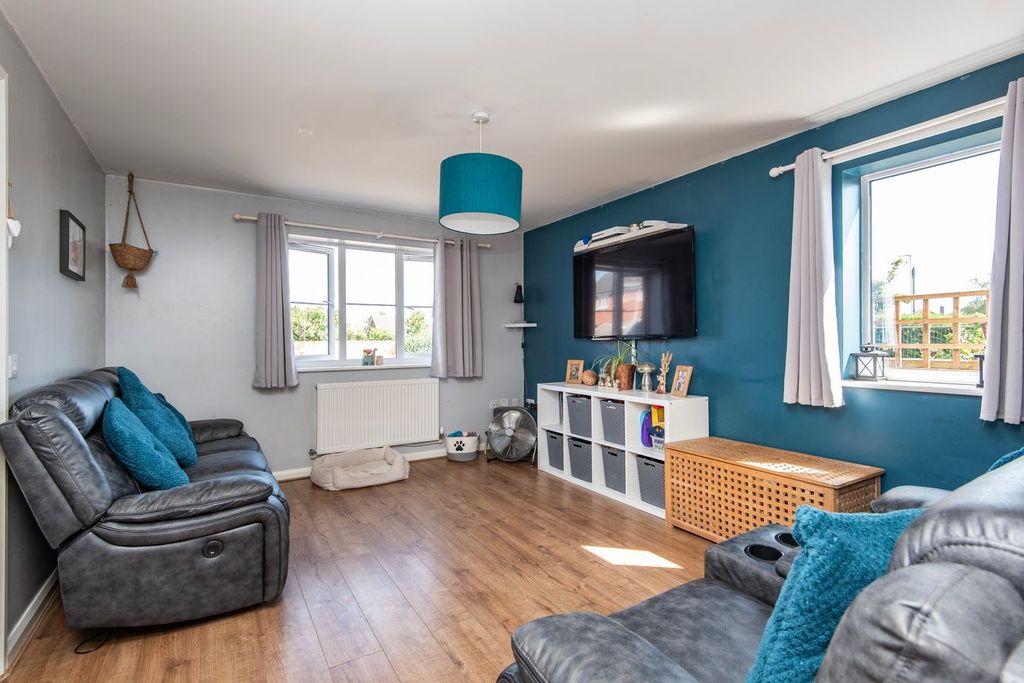 Property photo 2 of 12