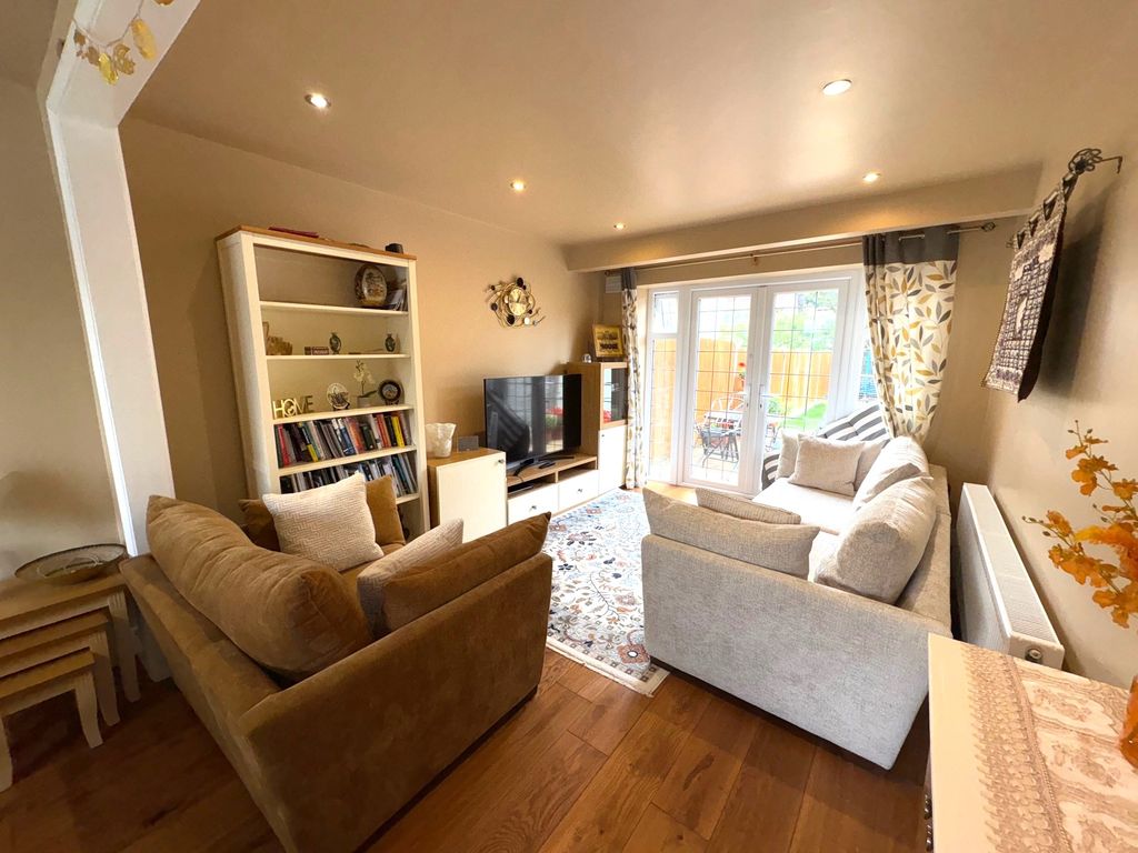 Property photo 3 of 11 90Welbeckroadrec1