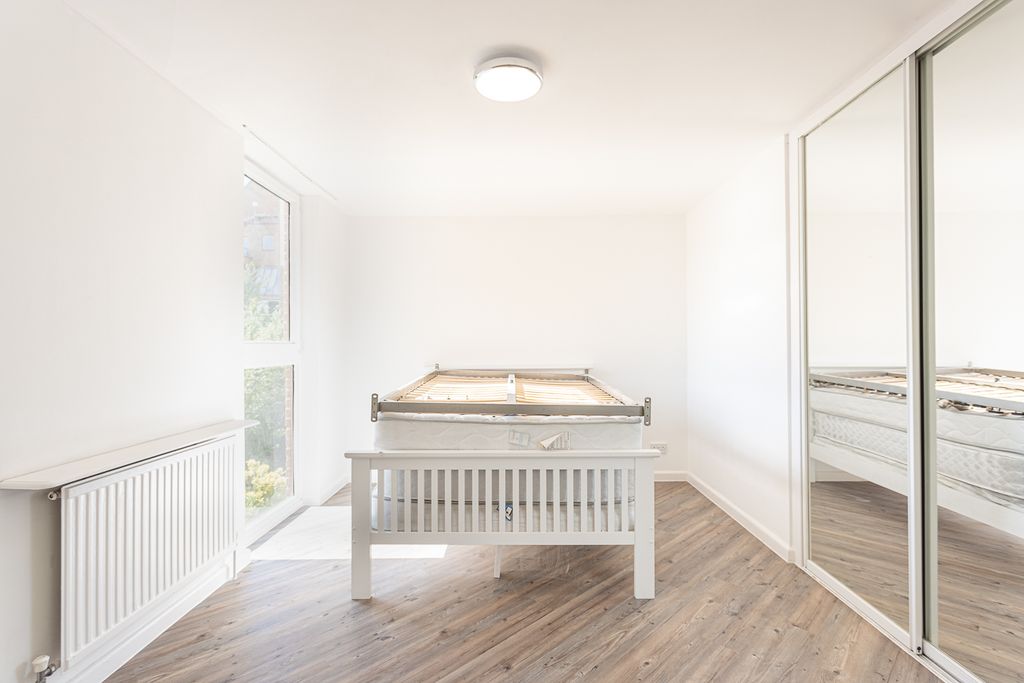 Property photo 3 of 8 2 Double Bedrooms